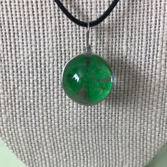 Lucky 4 leaf clover! 🍀 - Picture 3 of 4